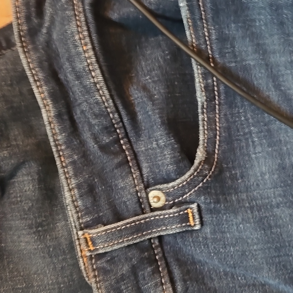Dark Blue Denim Shorts. 18W Levis Shorts, Great Used Condition - Picture 3 of 7
